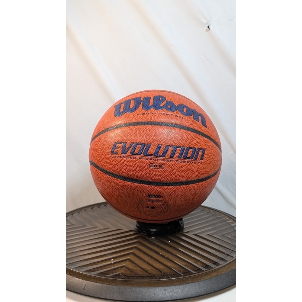 Wilson Evolution Basketball Unisex 29.5 Brown Excellent Indoor Game Ball NFHS
